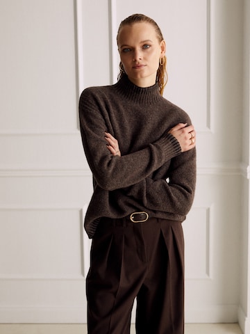 Guido Maria Kretschmer Women Pullover 'Taria' in Braun: predná strana