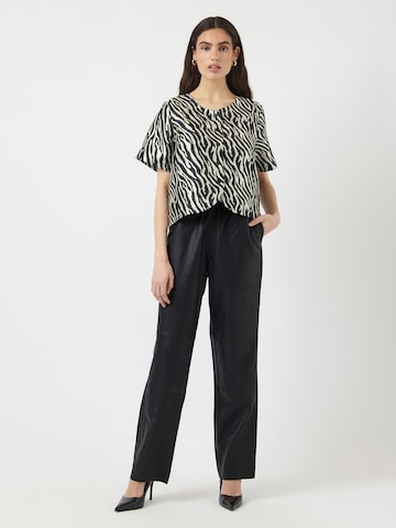 regular Pantaloni di YAS in nero