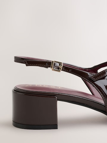 Next - Zapatos destalonado 'Forever Comfort' en rojo