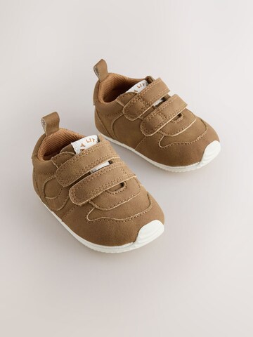 Sneaker de la Next pe maro