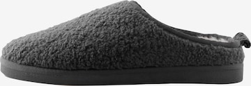 Pantoufle Next en gris : devant