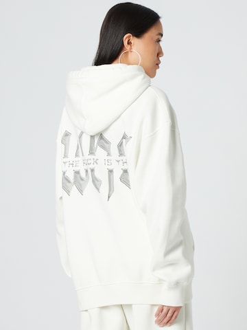 ABOUT YOU x Dardan - Sweatshirt 'Carlo' em branco