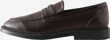 Chaussure basse Next en marron : devant