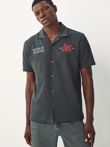 Coupe regular Chemise Next en gris : devant