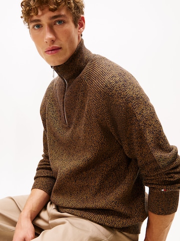 TOMMY HILFIGER Sweater in Brown