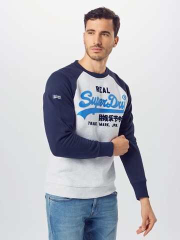 Effilé Sweat-shirt Superdry en bleu : devant