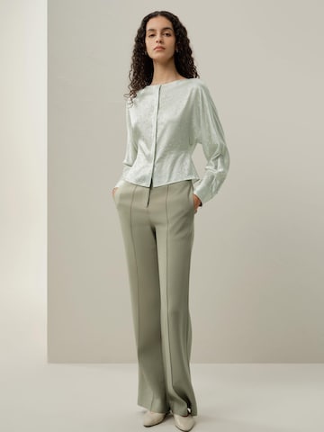 Lilysilk Blouse in Green: front