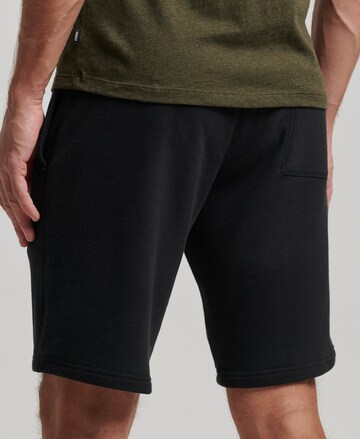 Superdry Regular Shorts in Schwarz