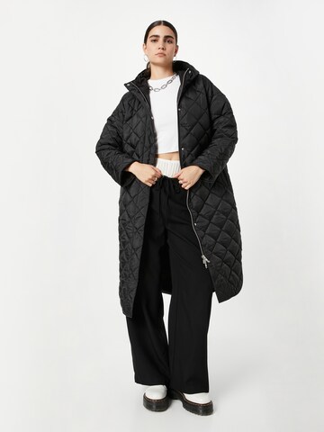 Manteau mi-saison Monki en noir