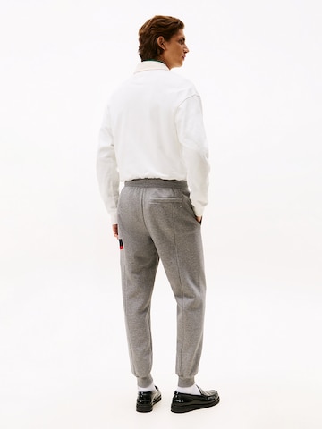 TOMMY HILFIGER Конический (Tapered) Штаны в Серый