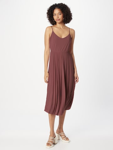 Robe 'Cassia' ABOUT YOU en marron : devant