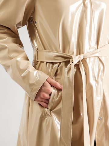 RAINS Преходно палто в бежово