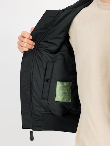 ALPHA INDUSTRIES Jacke 'B-15' in Schwarz: Vorderseite
