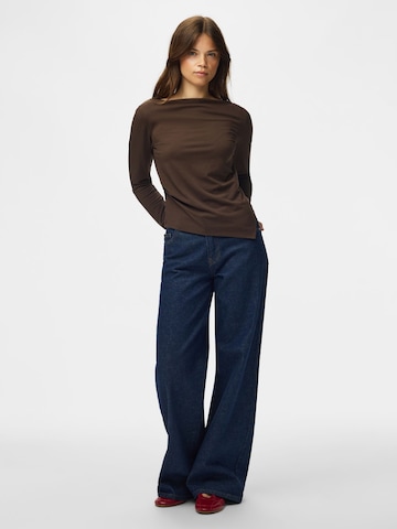 T-shirt 'PCSirene' PIECES en marron