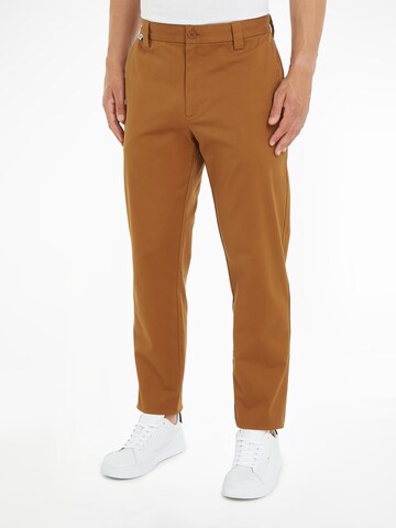 Tommy Jeans Regular Pants in Brown: front