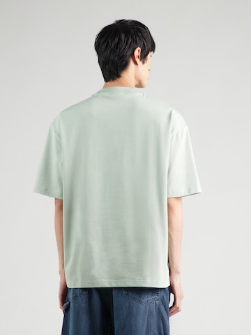 Tricou 'Dinkee' de la HUGO pe verde