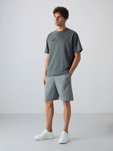 Tommy Life Shirt in Grey