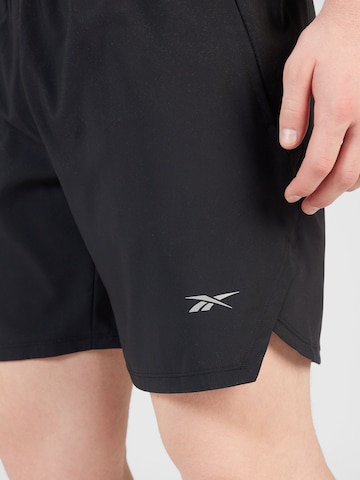 Reebok Regular Sportshorts in Schwarz