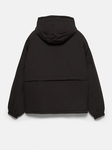 Pull&Bear Zimska jakna | črna barva