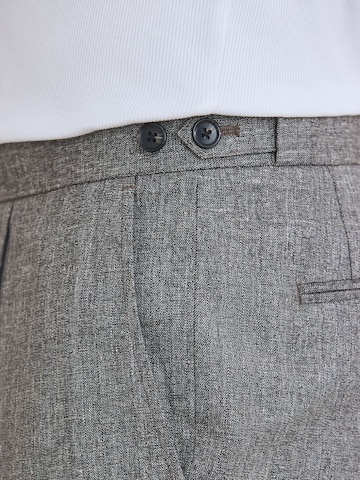 Next - regular Pantalón plisado en gris