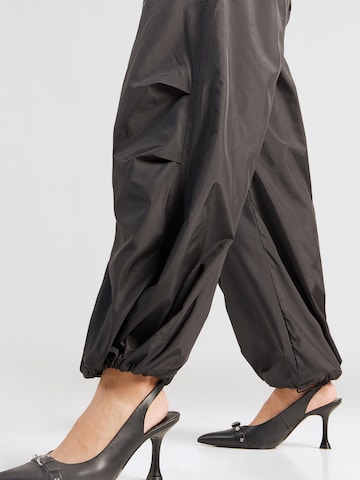 WEEKDAY Tapered Broek in Zwart