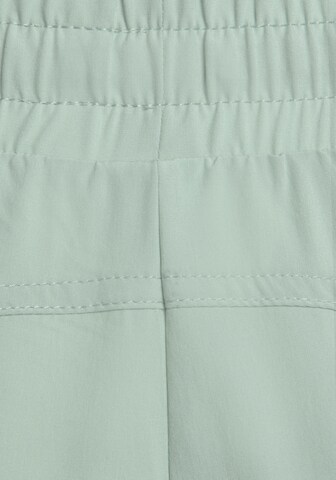 LASCANA ACTIVE Regular Sportshorts in Grün