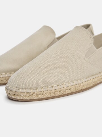 Pull&Bear Espadrillo värissä beige