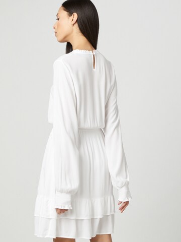 Robe Liz Kaeber en blanc