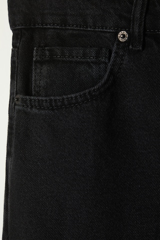 Trendyol Regular Jeans in Schwarz
