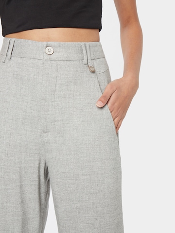 Gang Loosefit Hose 'TANYA' in Grau