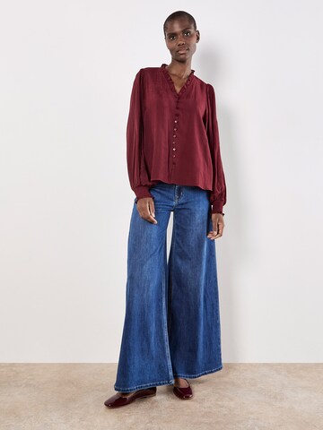 Apricot Ruffle Collar Blouse ' ' in Rot: Vorderseite