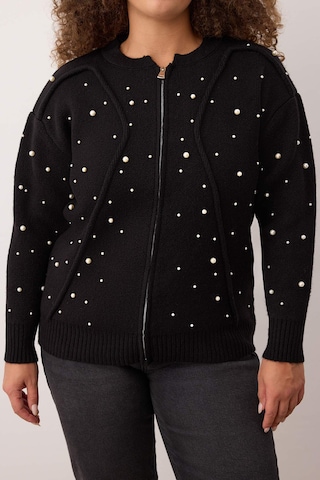 Trendyol Curve Strickjacke in Schwarz