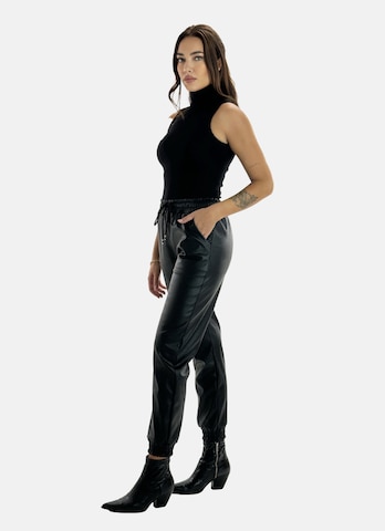 Effilé Pantalon Elara en noir