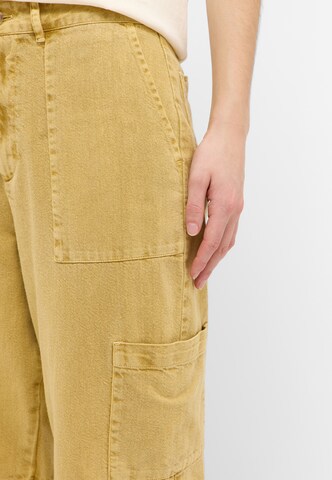 MUSTANG Tapered Cargo trousers 'Style Magee' in Yellow