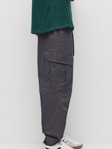 Pull&Bear Zúžený Kapsáče – šedá