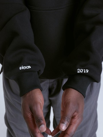 Remember you will die Sweatshirt 'Kreuz' in Black
