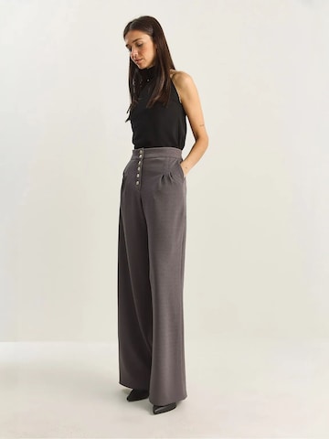 Wide Leg Pantalon à pince Bianco Lucci en gris
