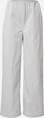 Calvin Klein Jeans Loosefit Bukse i grå: forside