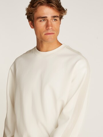 Sweat-shirt Calvin Klein Jeans en blanc