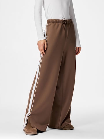 Wide Leg Pantalon 'PCTRACK' PIECES en marron