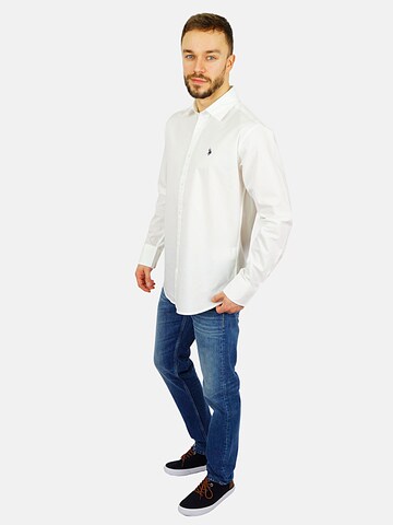 Coupe regular Chemise U.S. POLO ASSN. en blanc