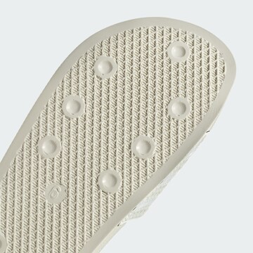 ADIDAS ORIGINALS Pantolette 'Adilette' i vit