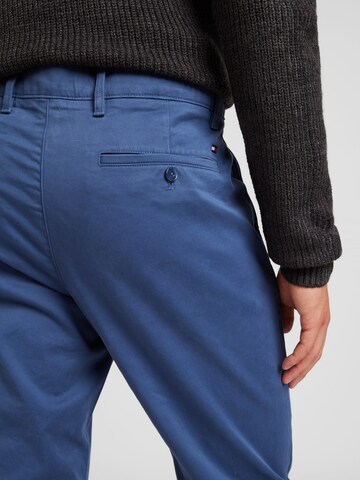 TOMMY HILFIGER - Slimfit Calças chino 'Harlem' em azul