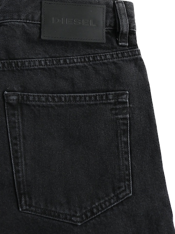 DIESEL Regular Jeans 'REGULAR D-STRUKT-SHORT' in Zwart