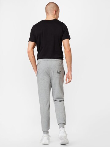 Tapered Pantaloni di EA7 Emporio Armani in grigio