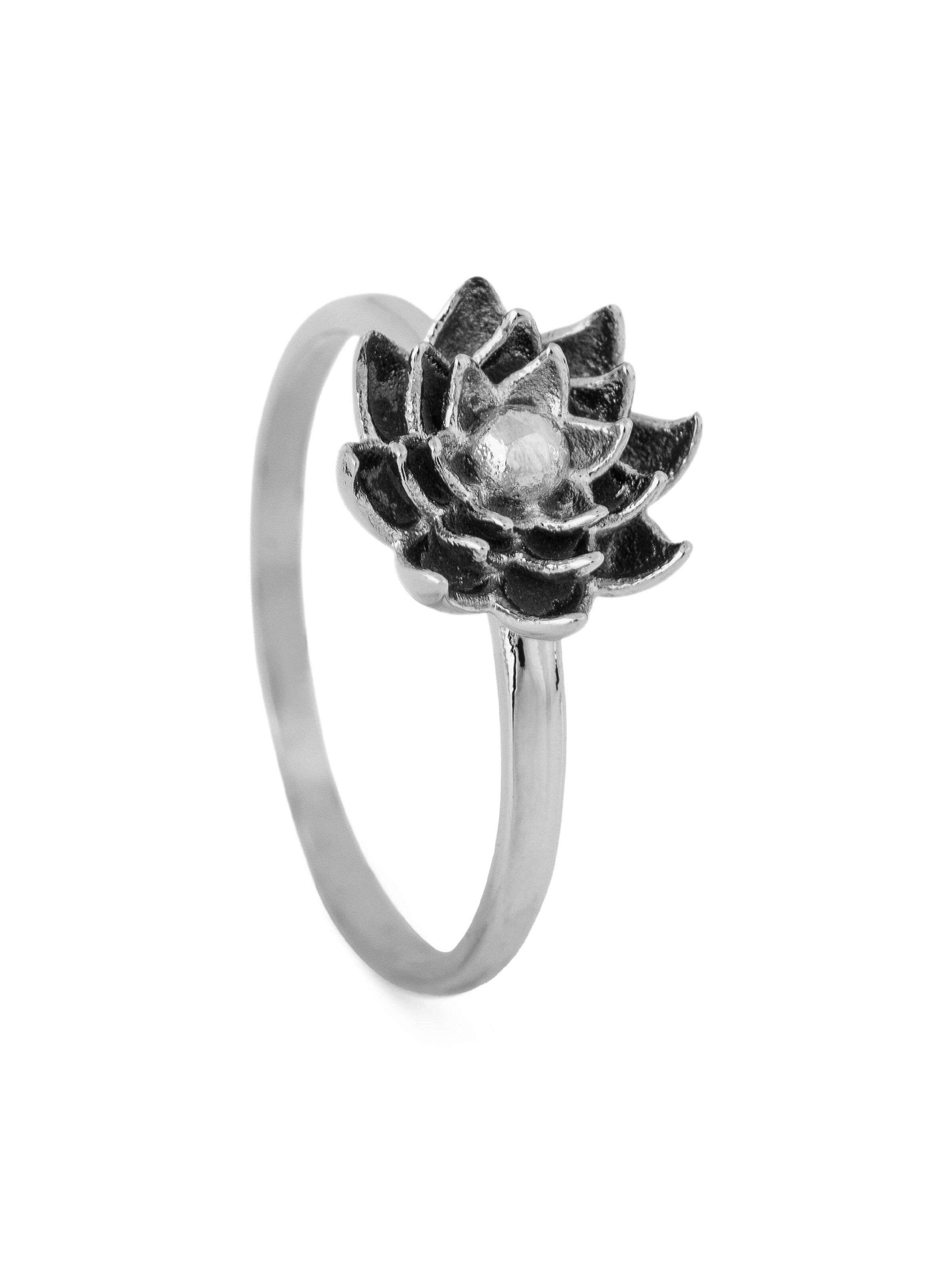 Akitsune Ring 'Lotus' in Silver: front