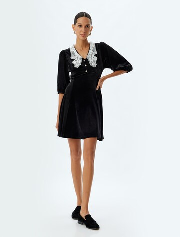 Koton Kleid in Schwarz: Vorderseite