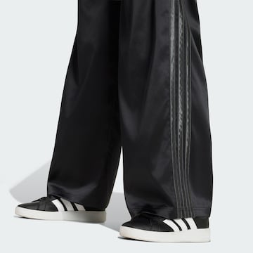 ADIDAS SPORTSWEAR Široke hlačnice Športne hlače | črna barva