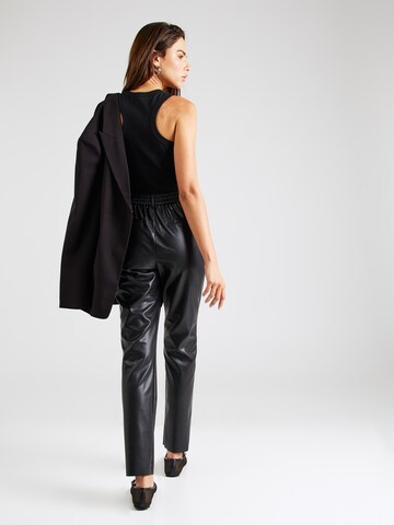regular Pantaloni con pieghe di VILA in nero