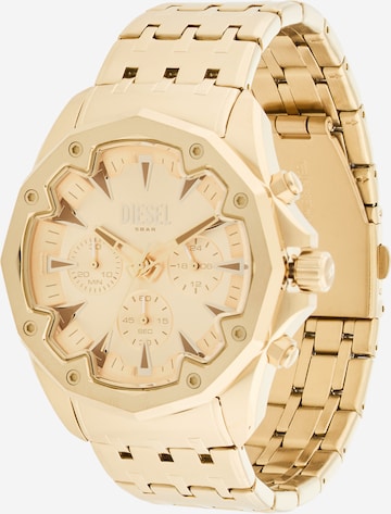 Ceas analogic 'STINGER' de la DIESEL pe auriu: față